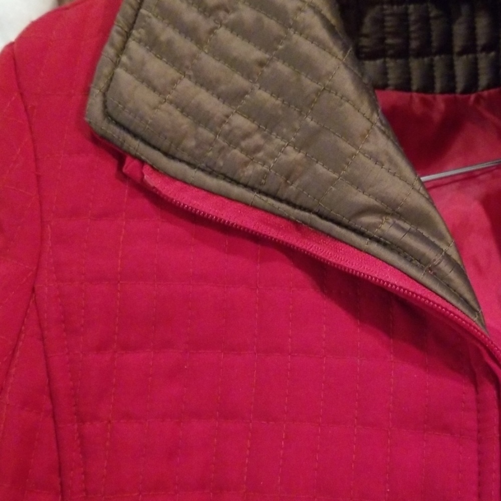 Red jacket - Picture 3 of 3